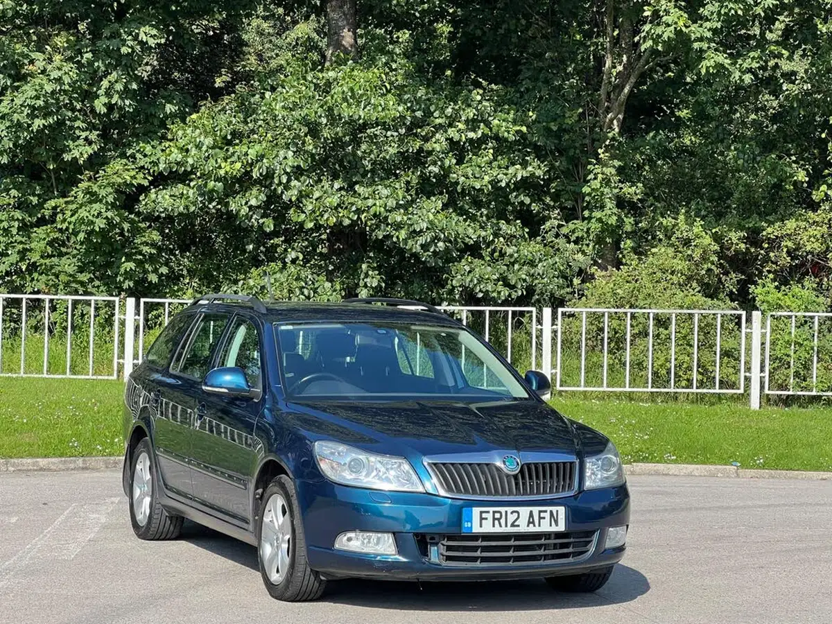 2012-skoda-octavia-16td-elegance-105ps-estate-dsg-big-2