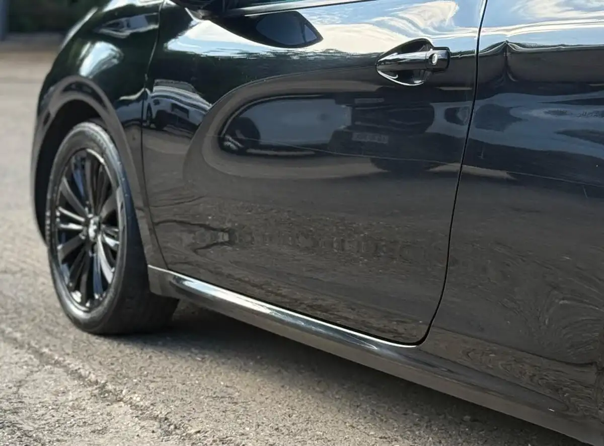 2018-peugeot-208-12-puretech-black-edition-big-20