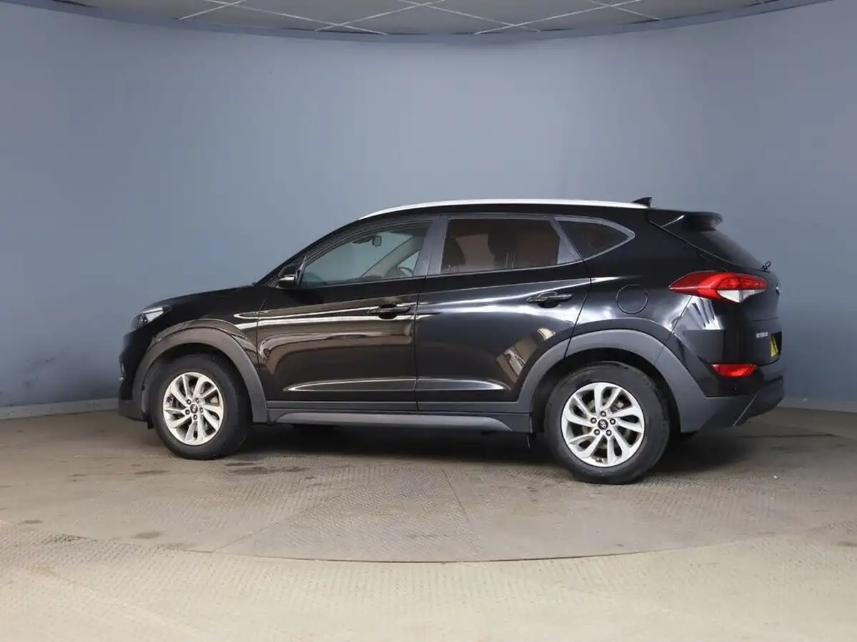 2017-hyundai-tucson-17crdi-blue-drive-se-nav-116ps-big-2