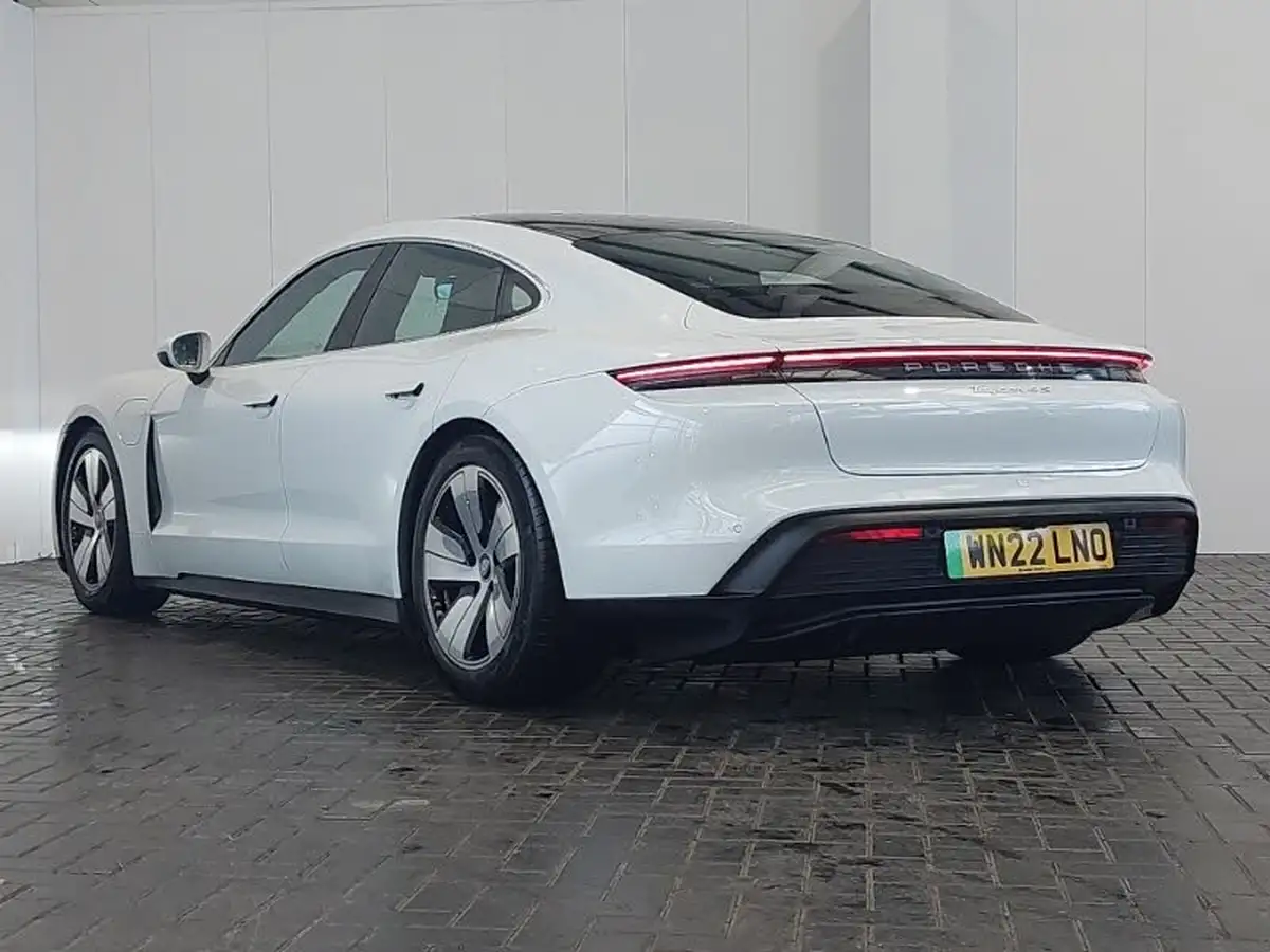 2022-porsche-taycan-e-4s-571ps-performance-battery-plus-big-1