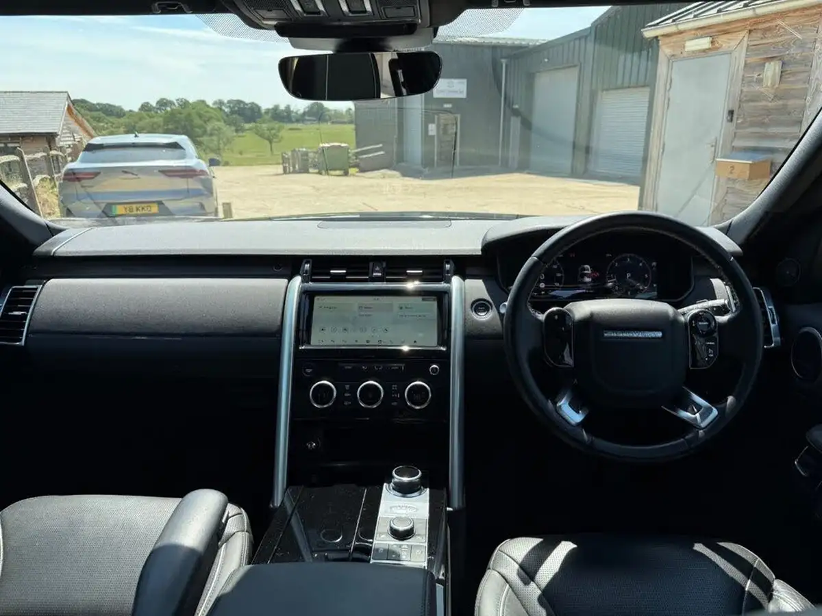2019-land-rover-discovery-30-sd6-commercial-hse-big-23