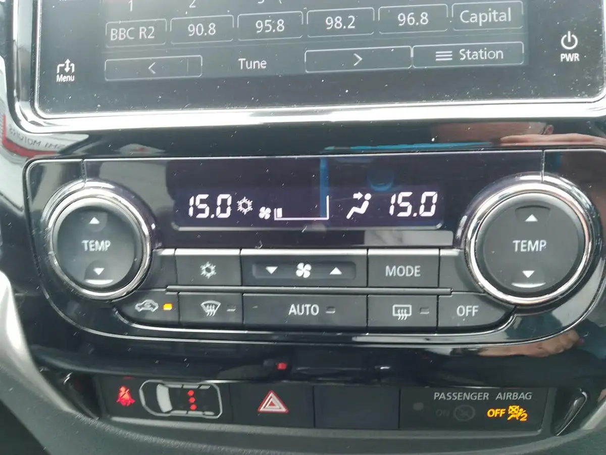 2019-mitsubishi-l200-24di-d-barbarian-black-hardtop-auto-big-60
