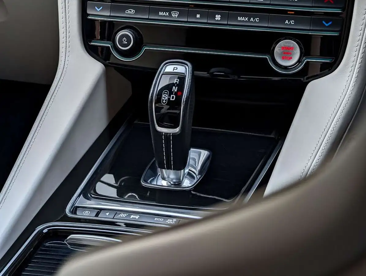 2020-jaguar-f-pace-50-v8-sc-svr-big-41