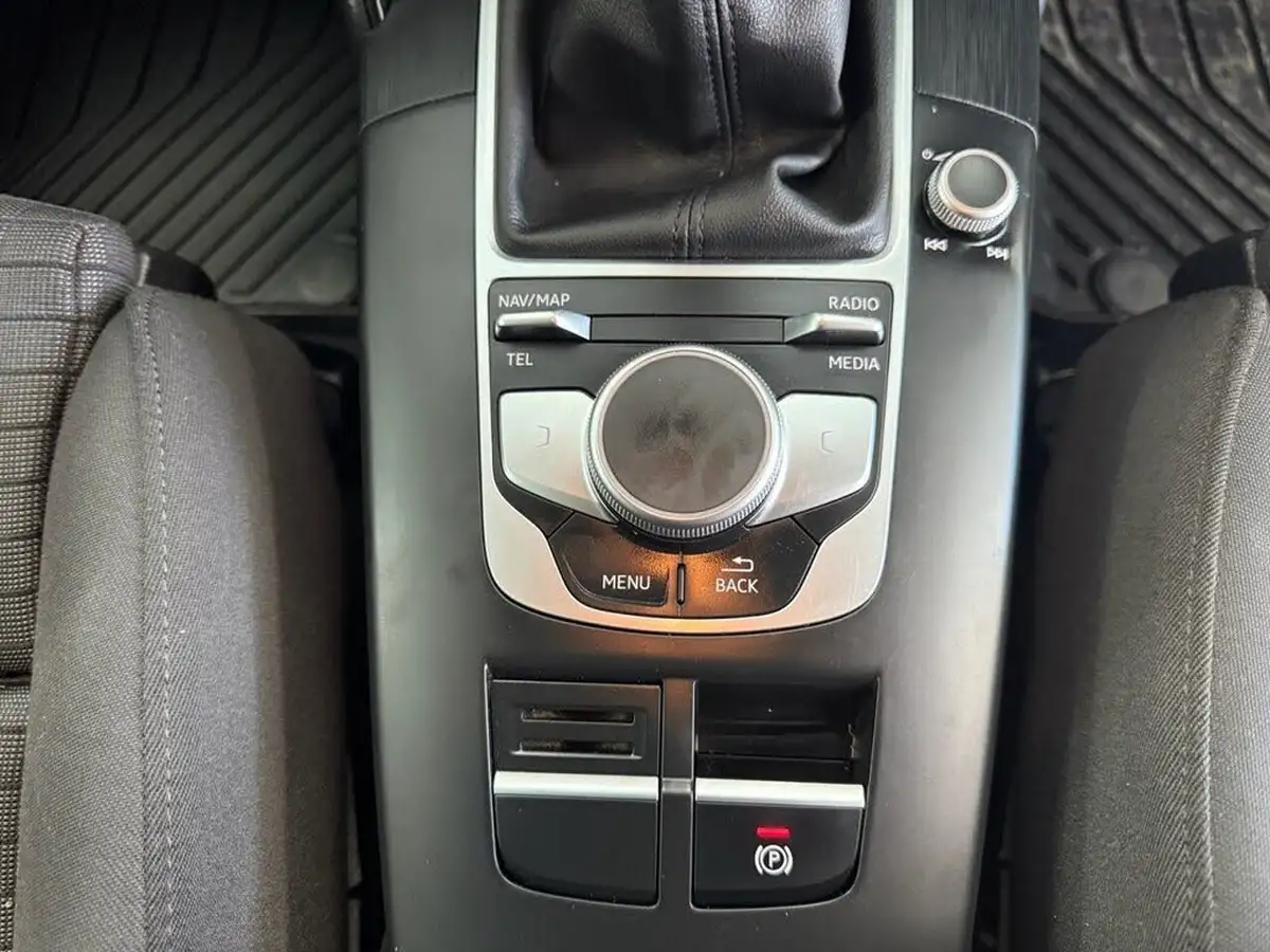 2017-audi-a3-16tdi-sport-110ps-nav-saloon-4d-big-39