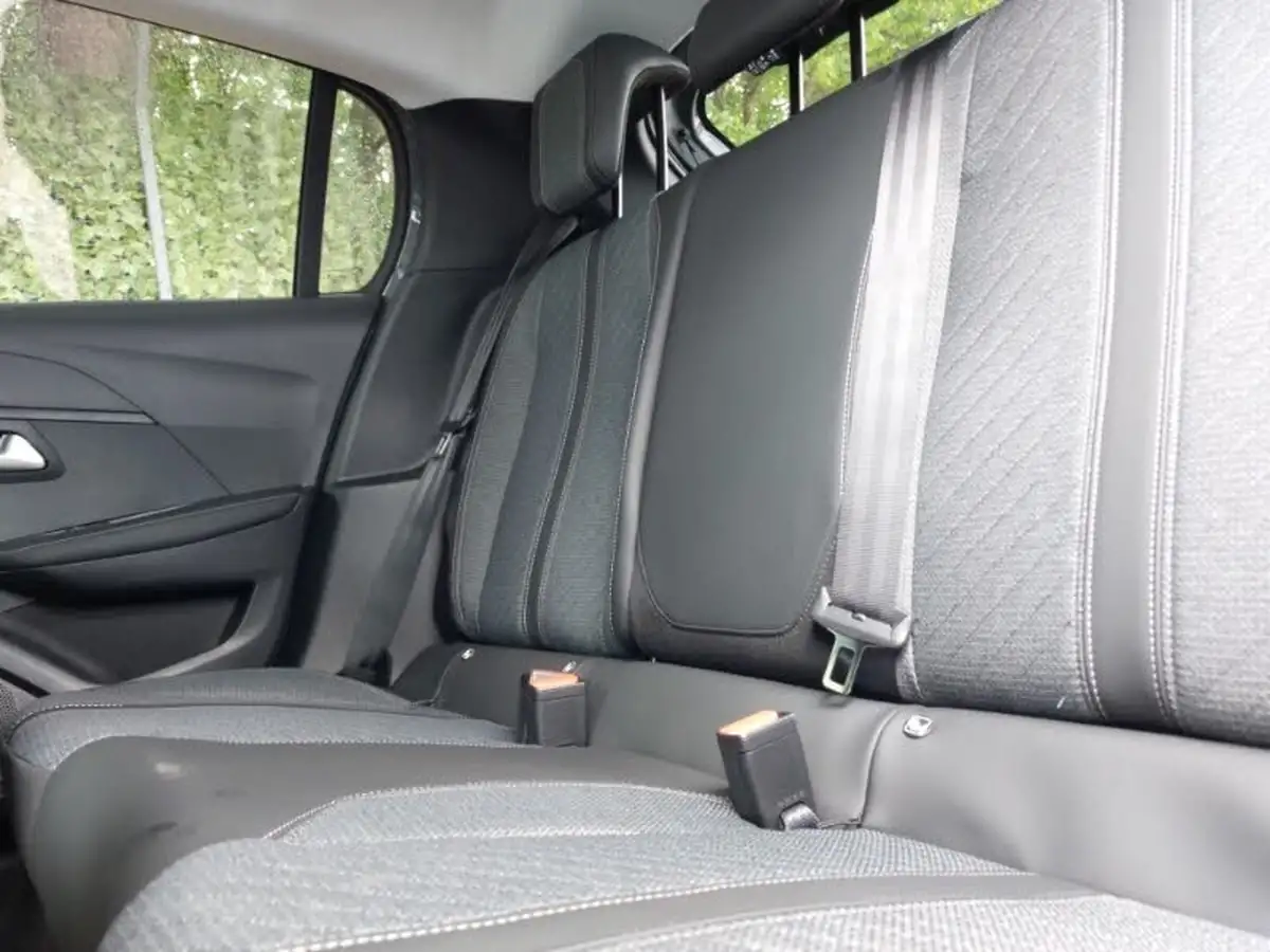 2024-peugeot-208-12-puretech-allure-big-5