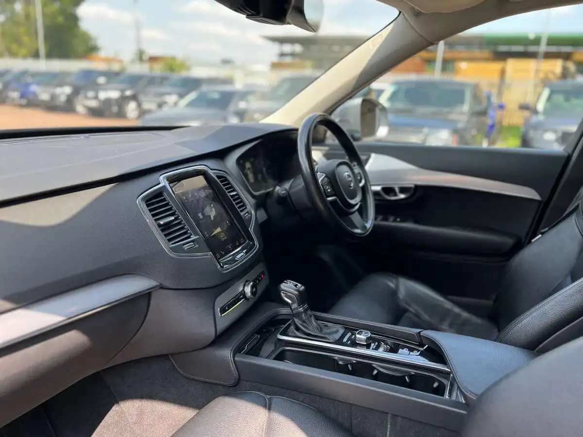 2016-volvo-xc90-20td-d5-momentum-big-32