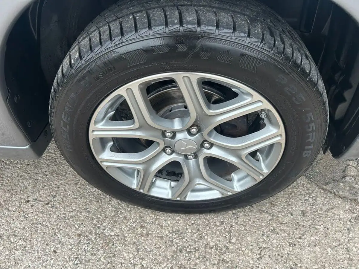 2015-mitsubishi-outlander-20-gx4hs-phev-big-9