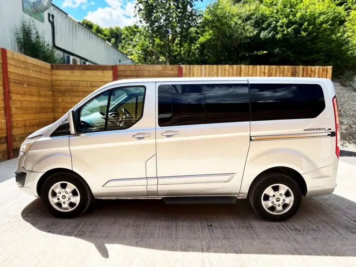 2017-ford-tourneo-custom-20tdci-310-l1-titanium-130ps-big-6