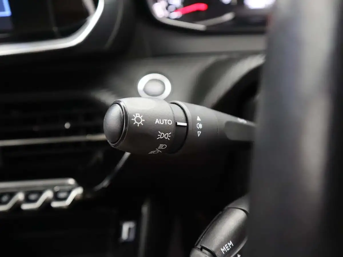 2022-peugeot-2008-suv-12-puretech-active-premium-big-30