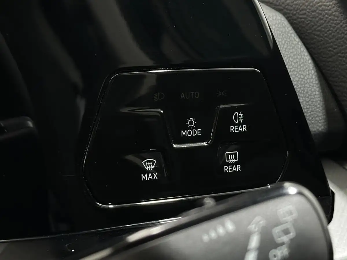 2022-volkswagen-golf-15-tsi-life-150ps-hatchback-big-15