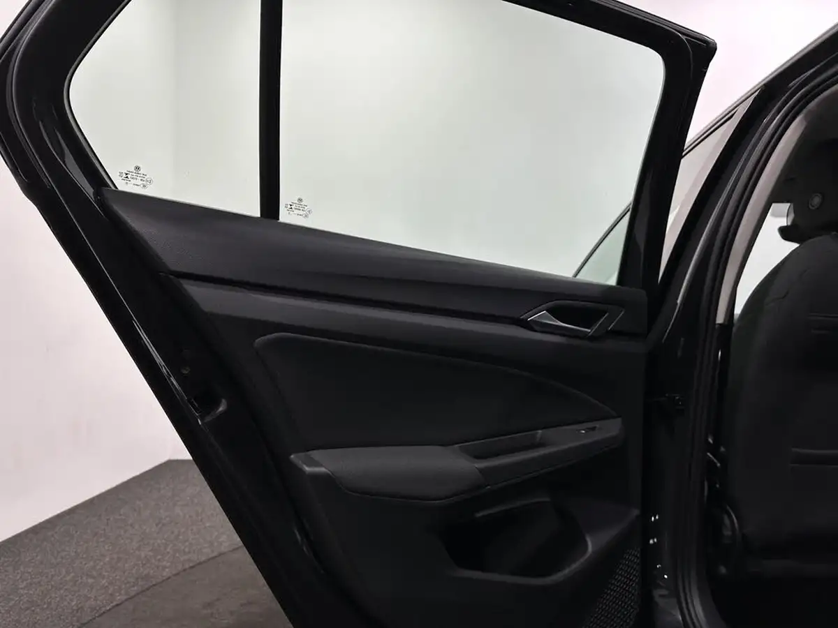 2022-volkswagen-golf-15-tsi-life-150ps-hatchback-big-39