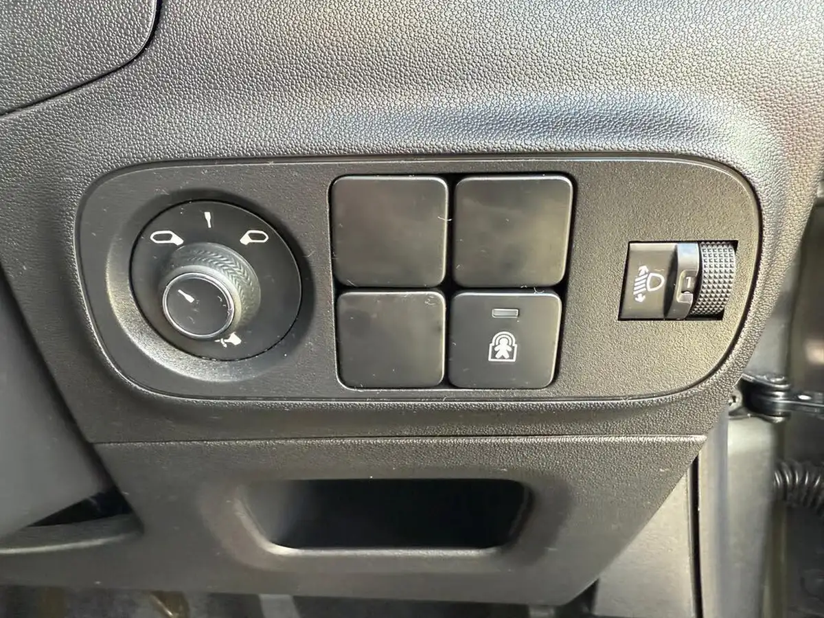 2023-citroen-c3-12-puretech-shine-plus-83ps-ss-big-23