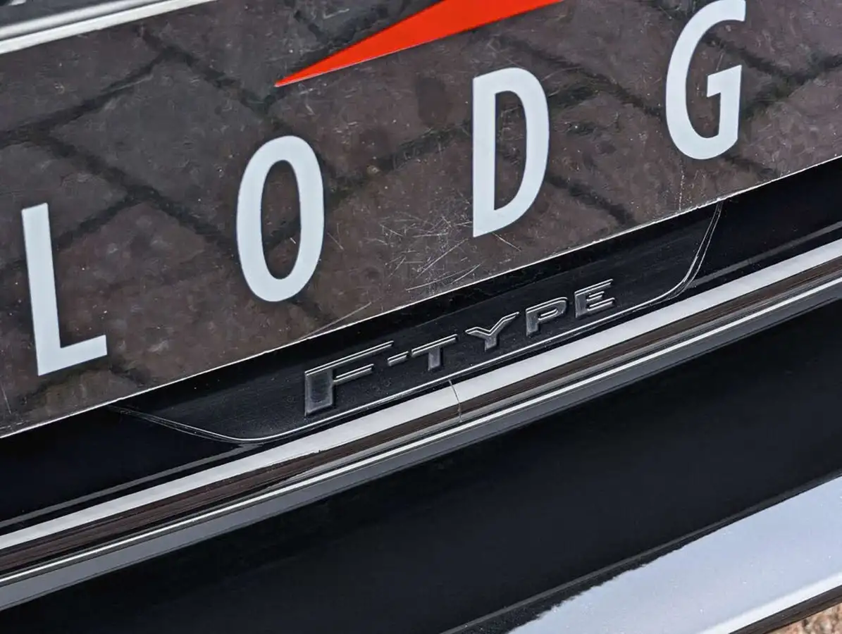 2024-jaguar-f-type-50-v8-p450-75-awd-coupe-big-10