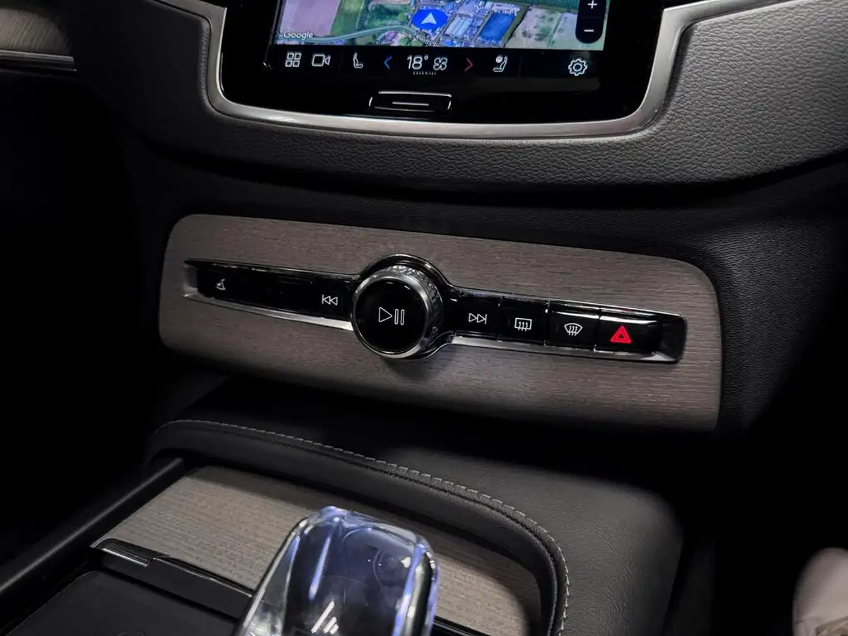 2024-volvo-xc90-20-t8-ultra-dark-big-35