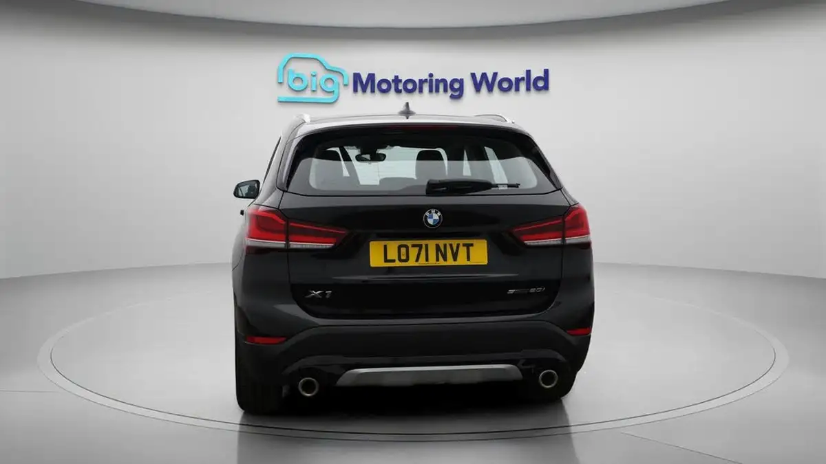2021-bmw-x1-20-sdrive20i-xline-big-6
