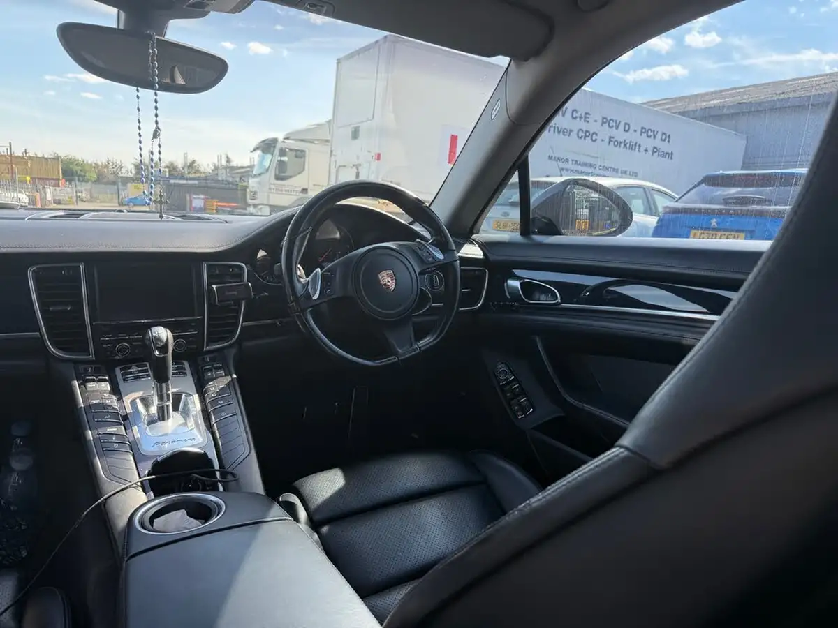 2014-porsche-panamera-30td-big-33