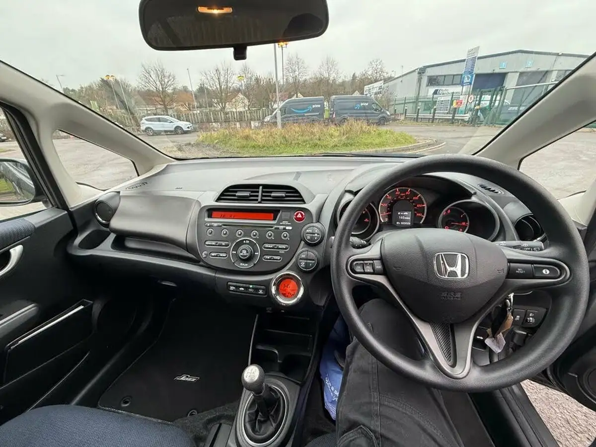 2012-honda-jazz-14-es-big-40