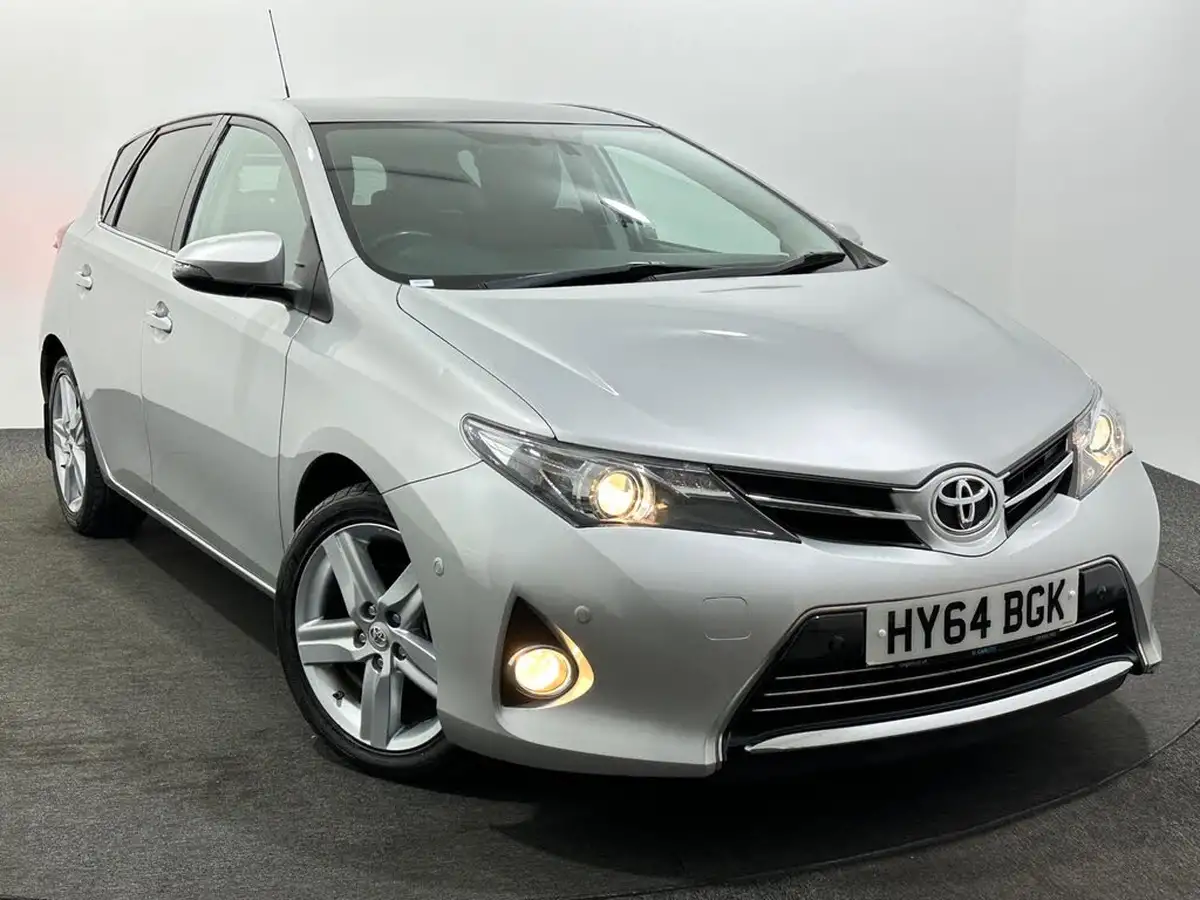 2014-toyota-auris-16-excel-hatchback-big-52