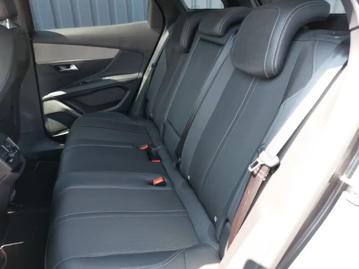 2024-peugeot-3008-suv-12-puretech-gt-136ps-hybrid-e-dsc6-big-5