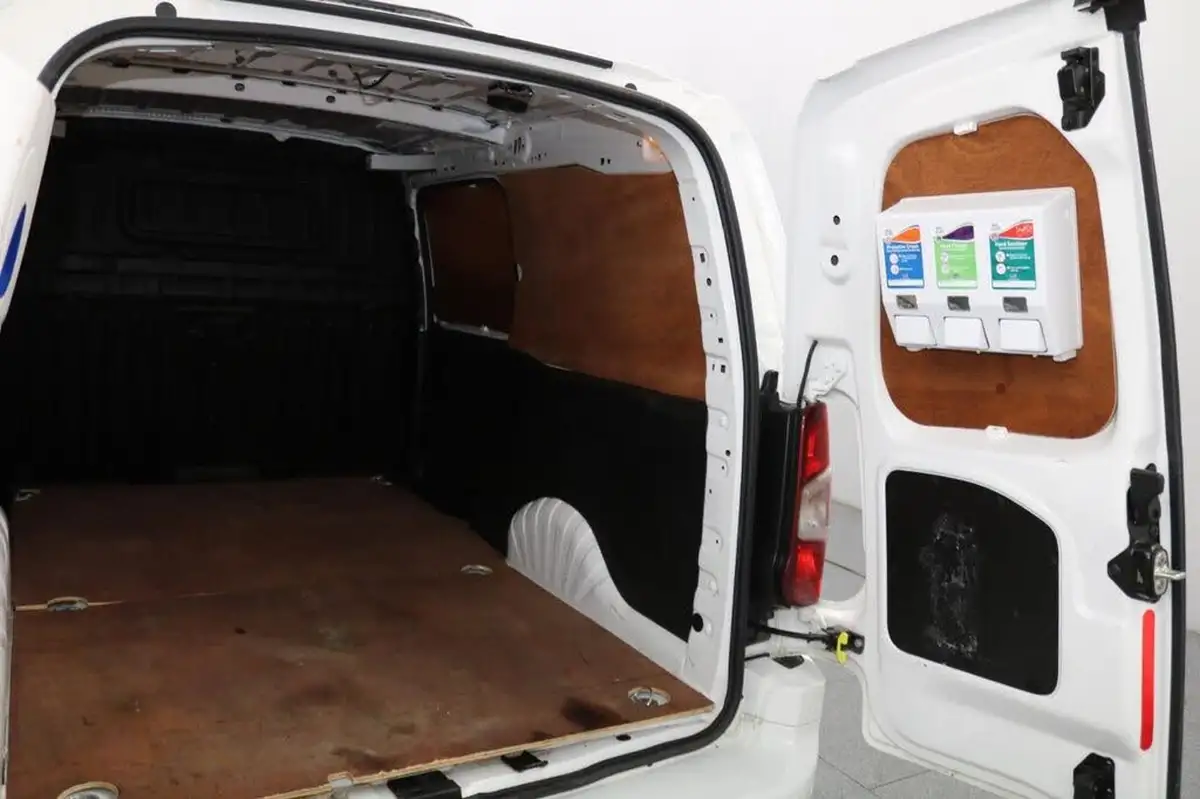 2020-vauxhall-combo-15cdti-sportive-2300-100pseu6d-t-l2h1-panel-big-19