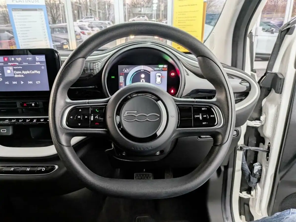 2022-fiat-500-e-action-big-18