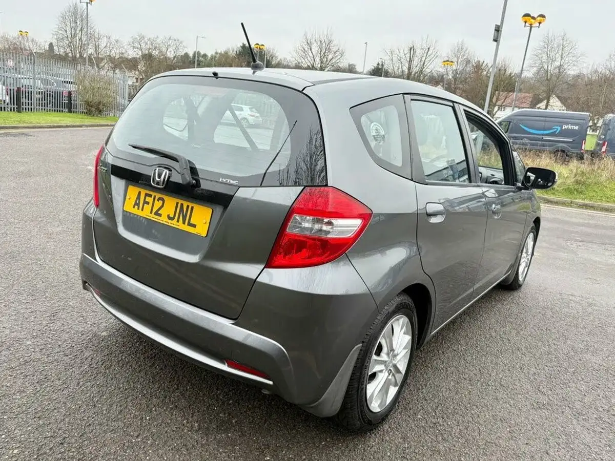 2012-honda-jazz-14-es-big-16