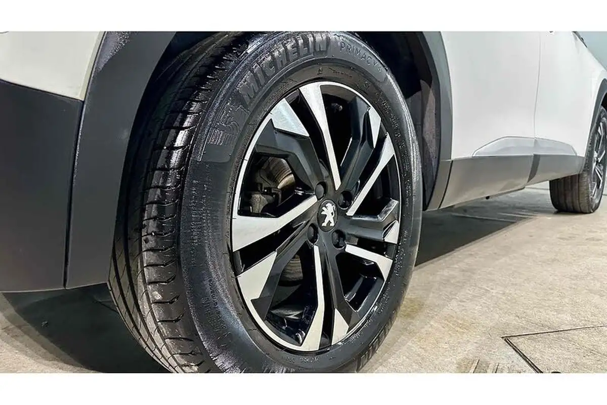 2021-peugeot-2008-suv-e-gt-big-16