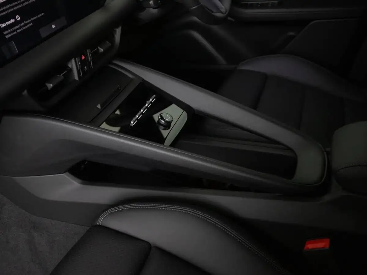 2025-porsche-macan-e-electric-big-32