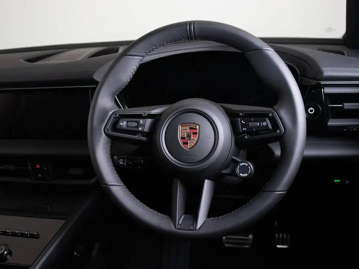 2025-porsche-macan-e-electric-big-8