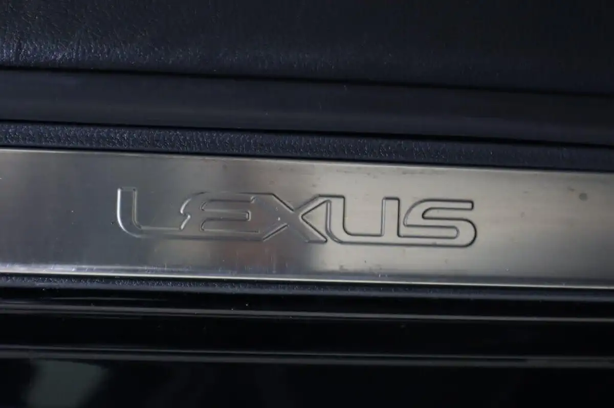 2019-lexus-es-300h-25-f-sport-big-32