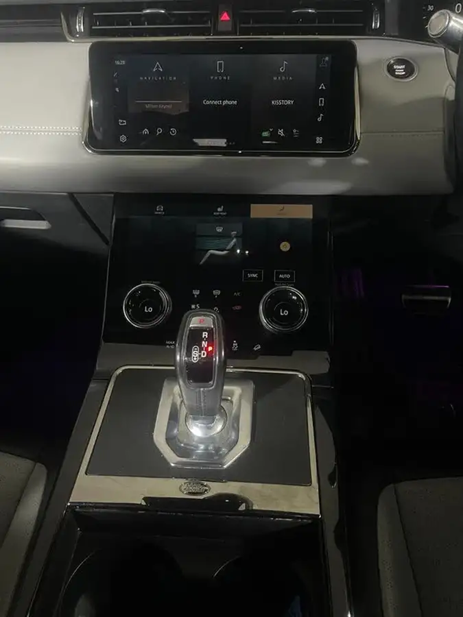 2021-land-rover-range-rover-evoque-15-p300e-r-dynamic-hse-big-23