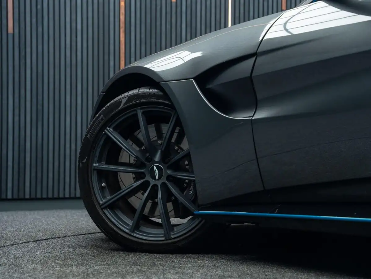 2018-aston-martin-vantage-40-v8-vantage-big-14