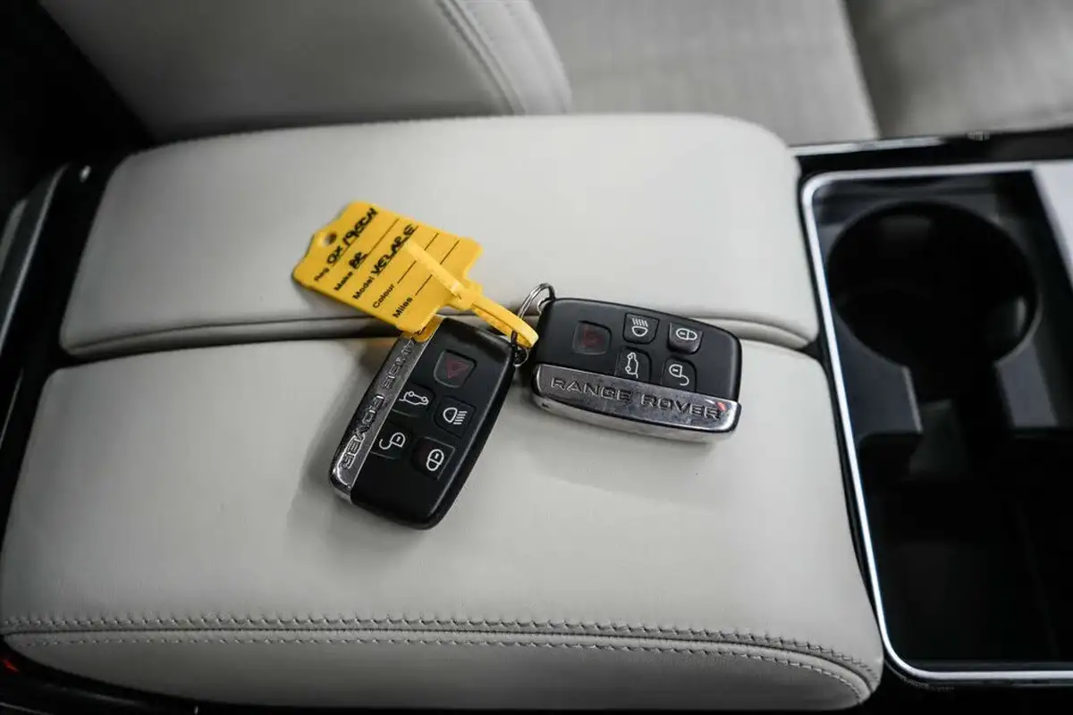 2019-land-rover-range-rover-velar-20-d240-r-dynamic-hse-big-27