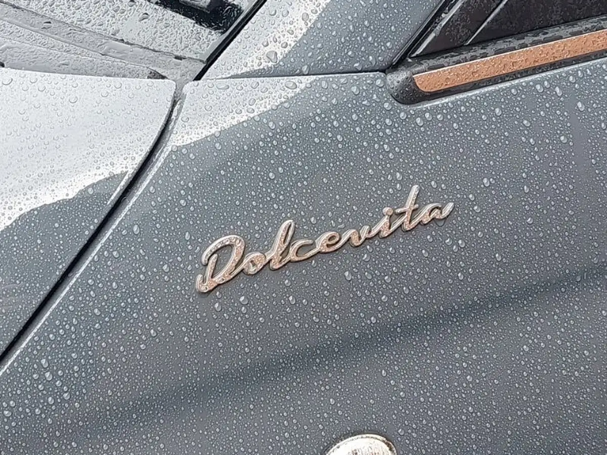2021-fiat-500c-10-dolcevita-big-11
