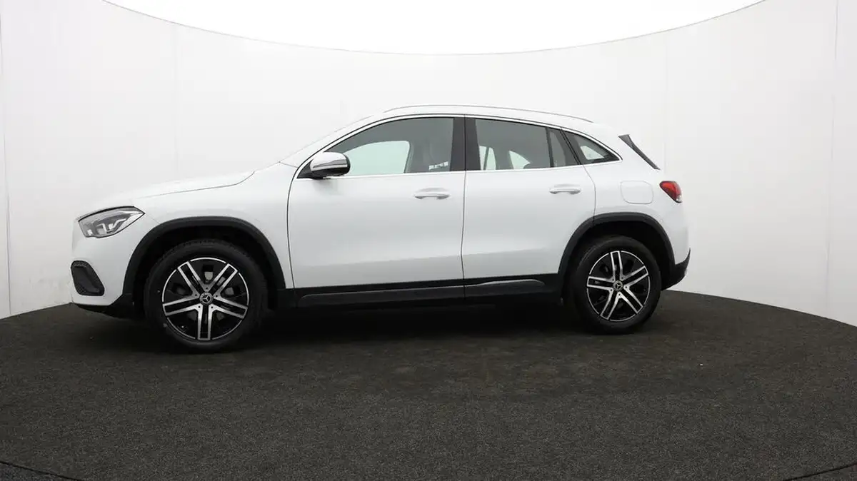 2021-mercedes-benz-gla-class-20d-gla-200d-sport-big-62