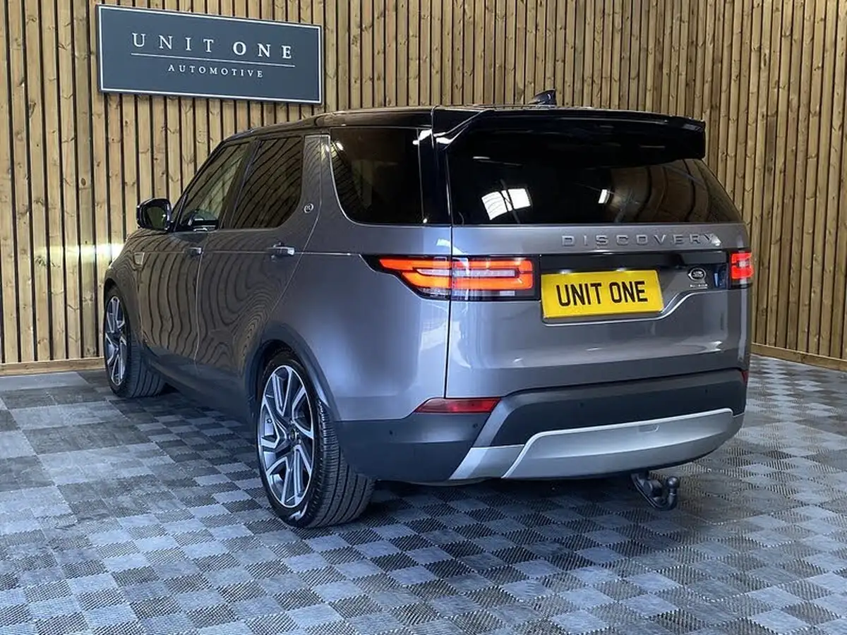 2020-land-rover-discovery-30-sd6-hse-big-12