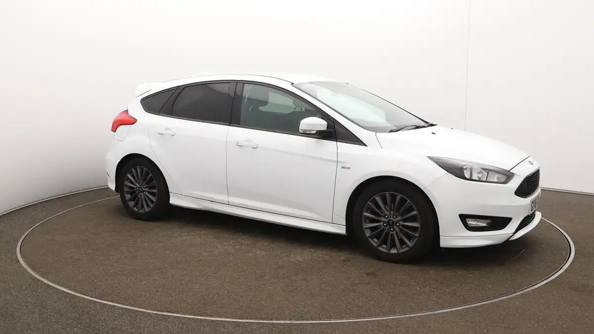 2018-ford-focus-10t-st-line-140ps-hatchback-big-44