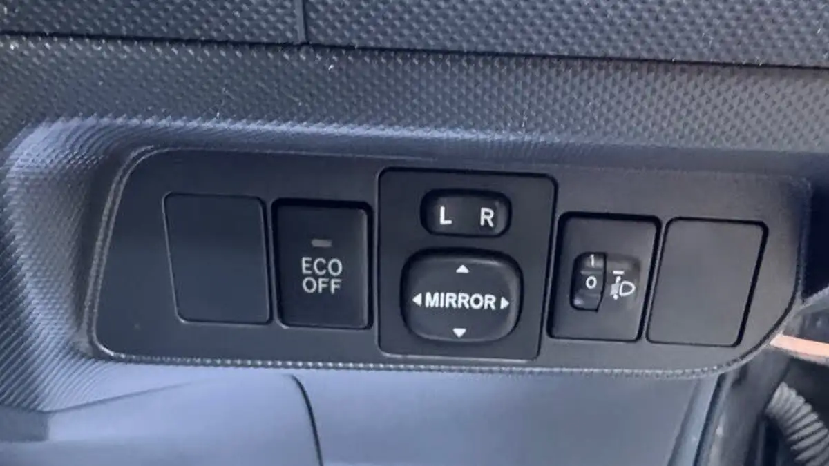 2009-toyota-auris-133-vvt-i-tr-5d-big-22