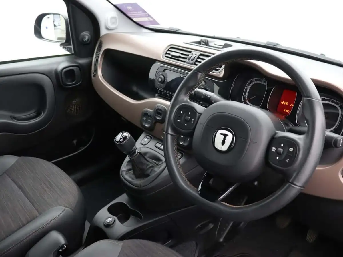 2021-fiat-panda-12-trussardi-big-16