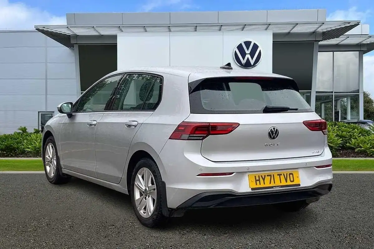 2021-volkswagen-golf-15-etsi-life-150ps-hatchback-big-2