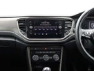 2018-volkswagen-t-roc-10-tsi-design-small-8