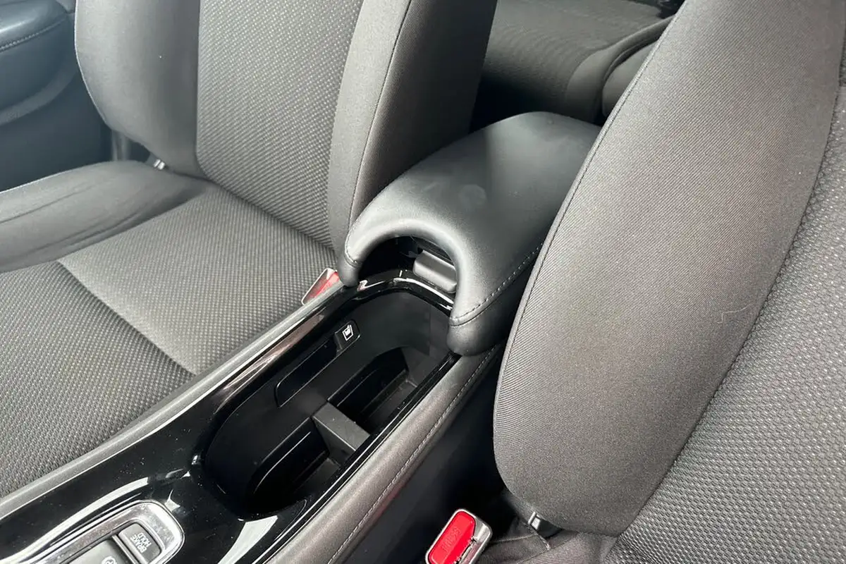 2018-honda-hr-v-16-i-dtec-se-navi-big-16