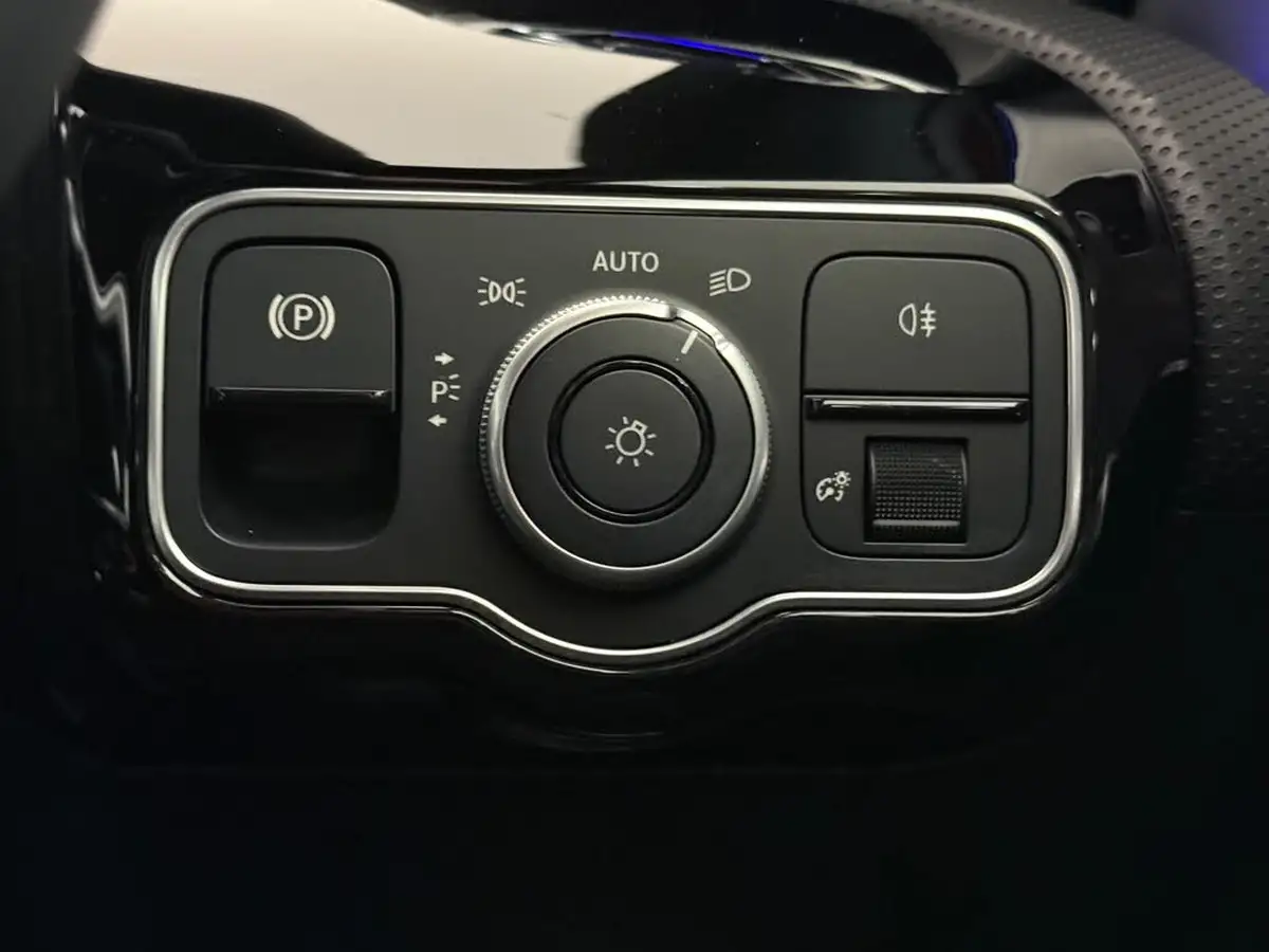 2021-mercedes-benz-a-class-13-a180-amg-line-executive-edition-hatchback-5d-7g-dct-big-39
