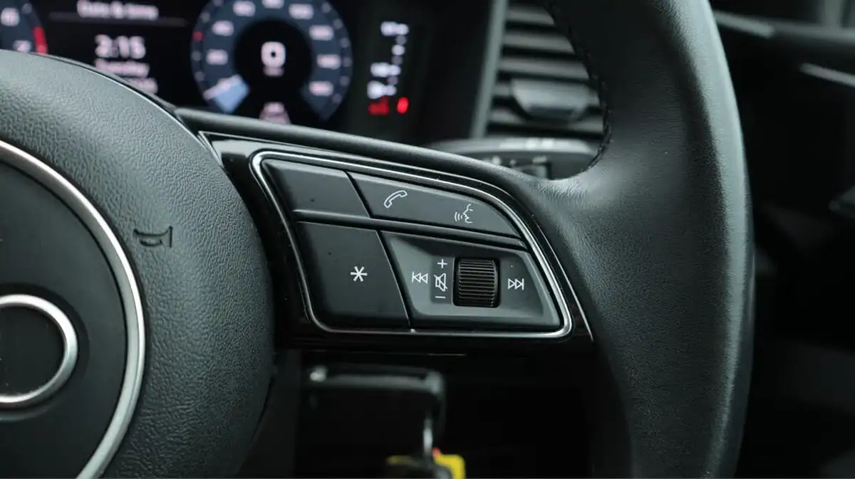 2022-audi-a1-10-25-tfsi-technik-big-24