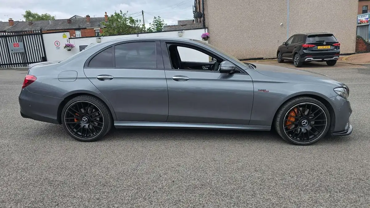 2018-mercedes-benz-e-class-30d-e350d-amg-line-premium-plusss-saloon-4d-4matic-big-2