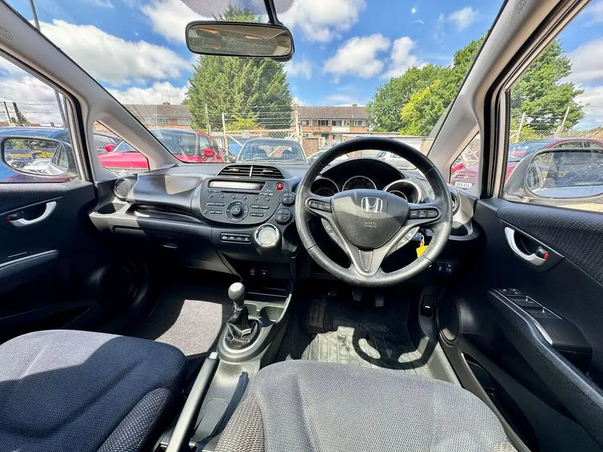 2014-honda-jazz-14-ex-big-19