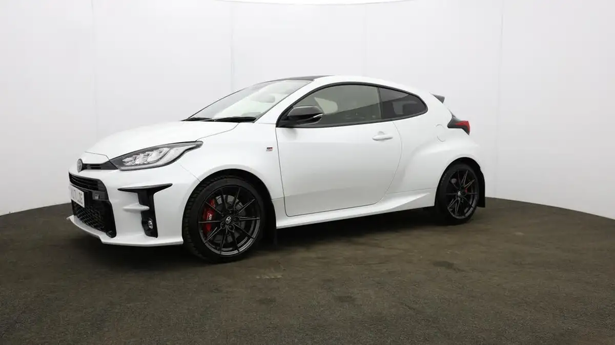 2021-toyota-yaris-16-gr-circuit-pack-big-17