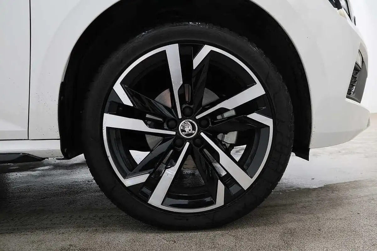 2024-skoda-kamiq-10-tsi-monte-carlo-116ps-big-4