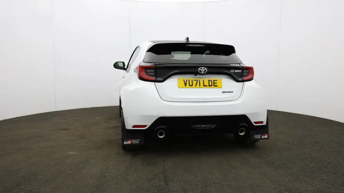 2021-toyota-yaris-16-gr-circuit-pack-big-57