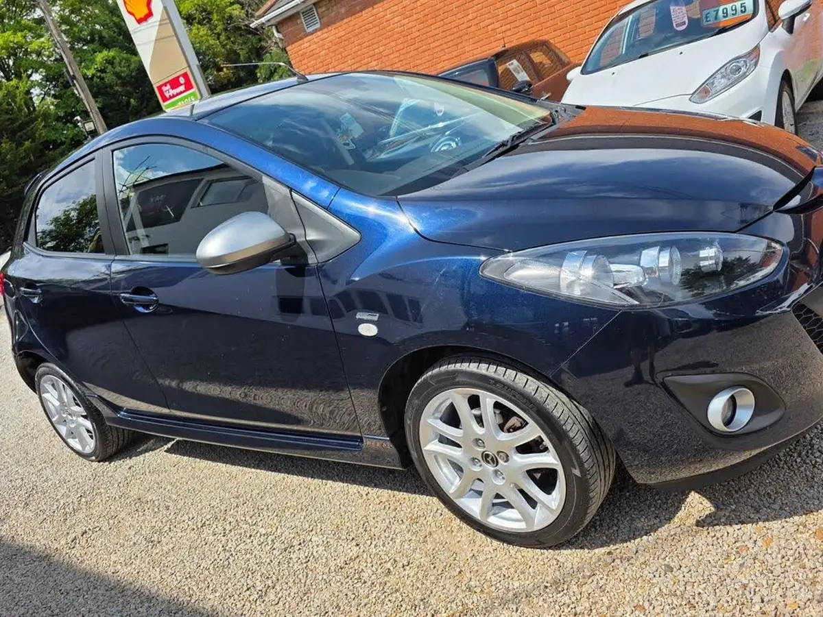 2014-mazda-mazda2-13-sport-venture-big-9